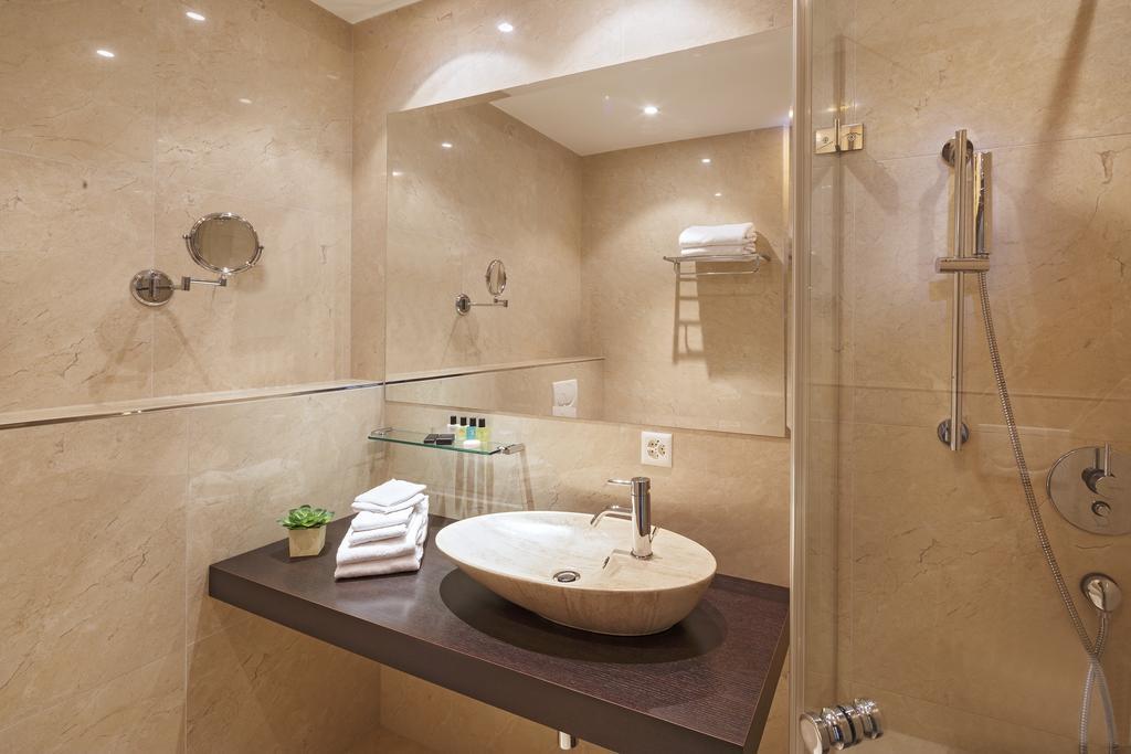 Business Hotel First Фойзисберг Номер фото