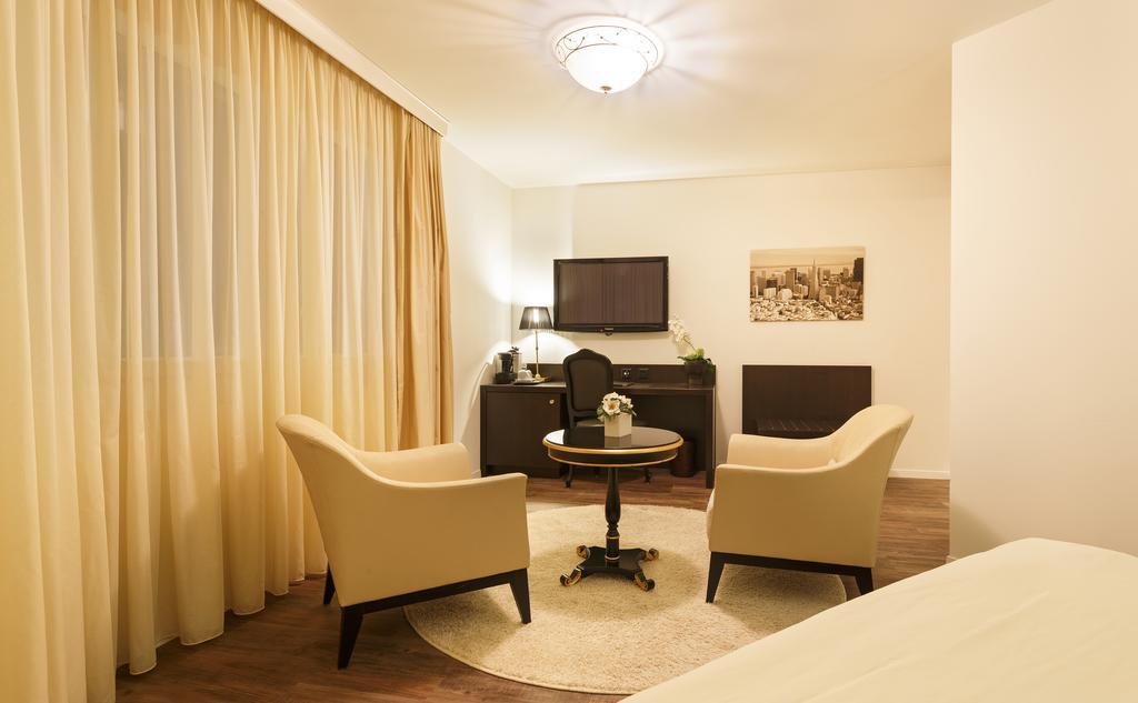 Business Hotel First Фойзисберг Номер фото