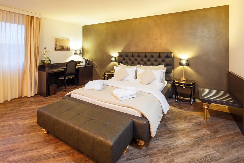 Business Hotel First Фойзисберг Номер фото