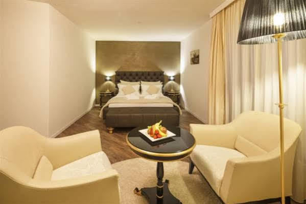 Business Hotel First Фойзисберг Экстерьер фото